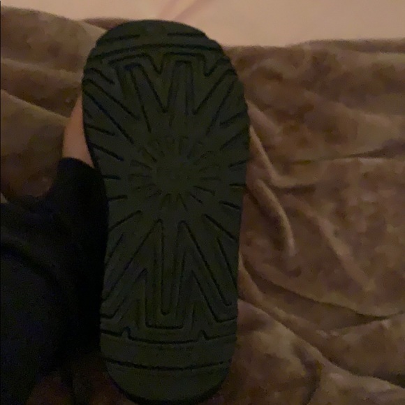 ugh classic slippers - Picture 5 of 8